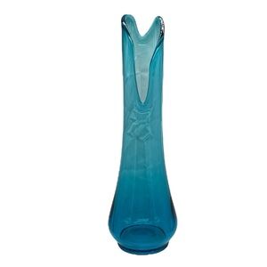 Elegant Teal Glass Vase for Contemporary Spaces